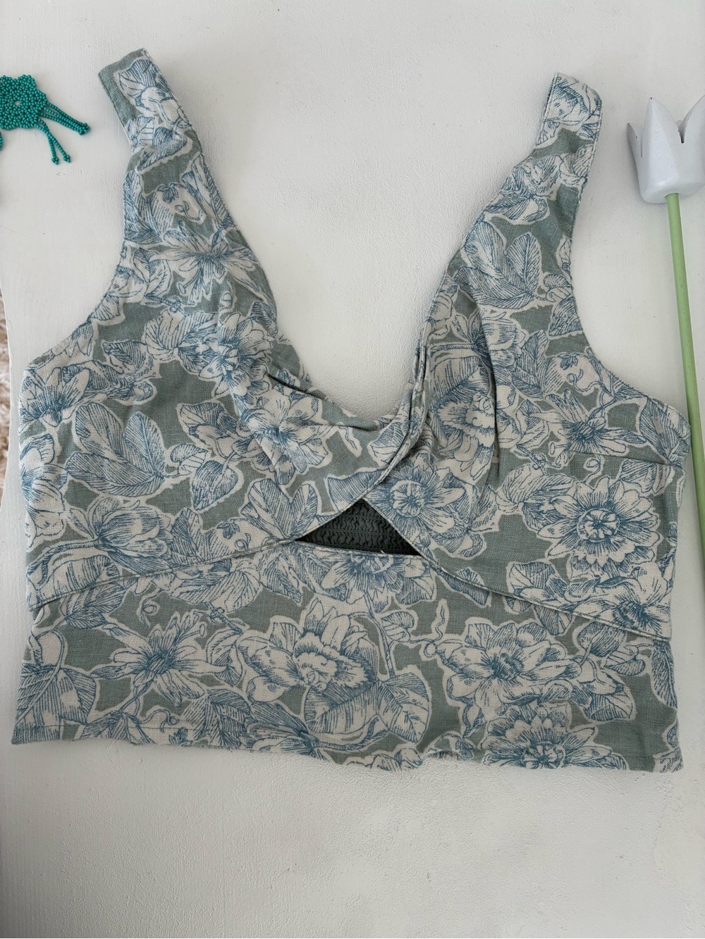 Abercrombie & Fitch Medium crop top with twist detail